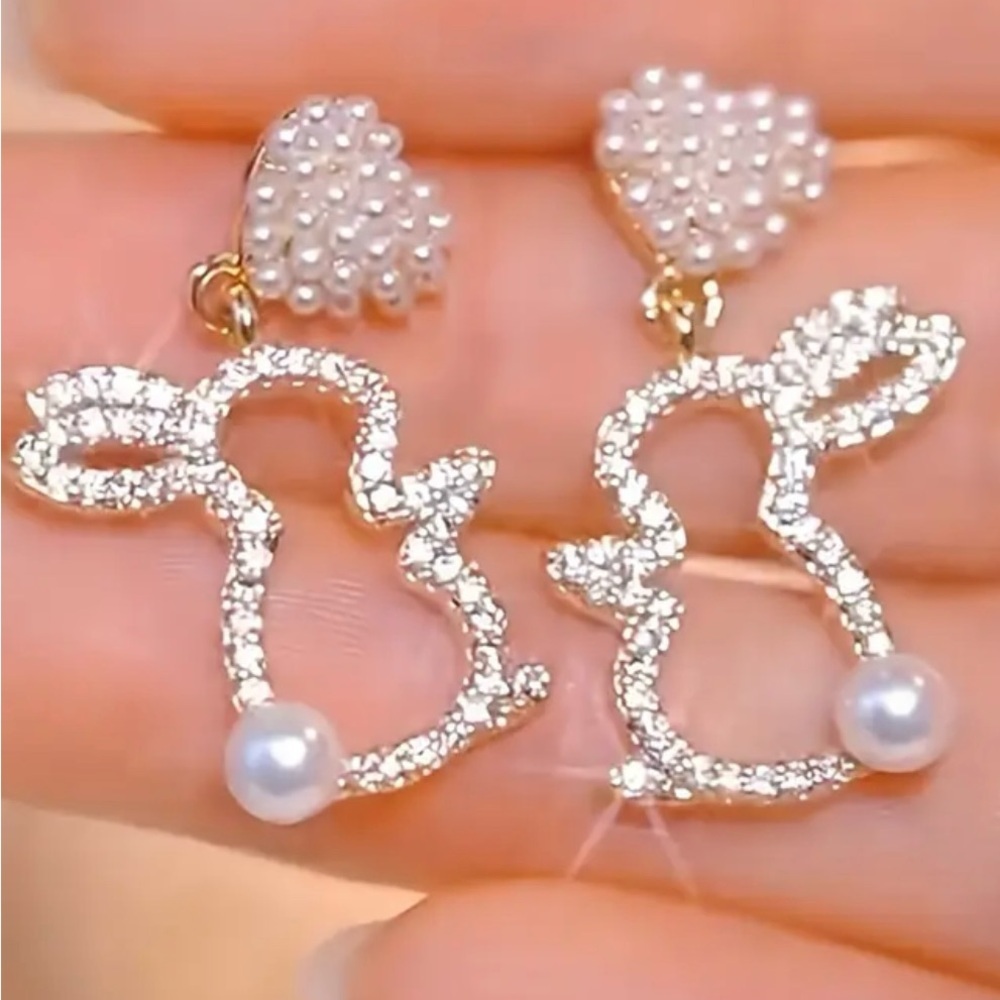 Adorable Easter Bunny Earrings - Picture 3 of 3